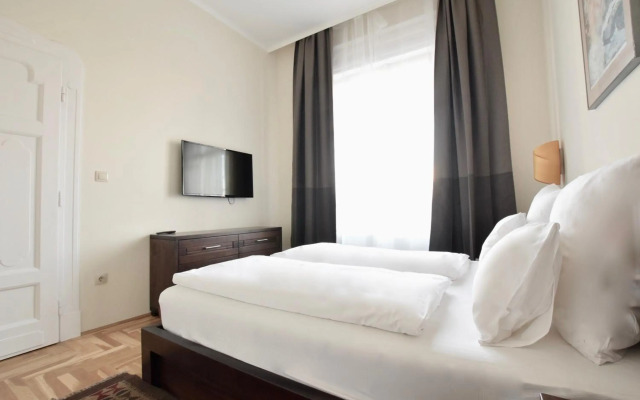 Luxury Apartment by Hi5 - Király street Suite