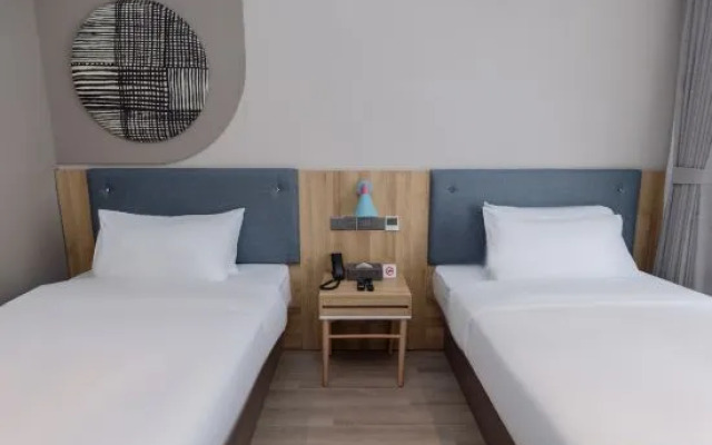 Homeinn · neo (Yuxi Yimen Longquan Plaza)