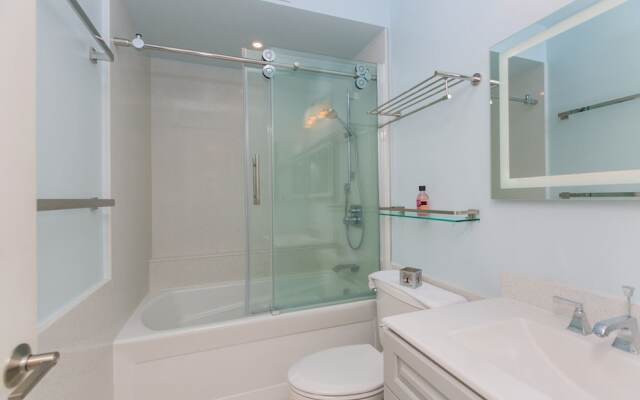 Spacious Condos with Private Balcony at Discovery Bay - Free Wifi, Near Beaches!