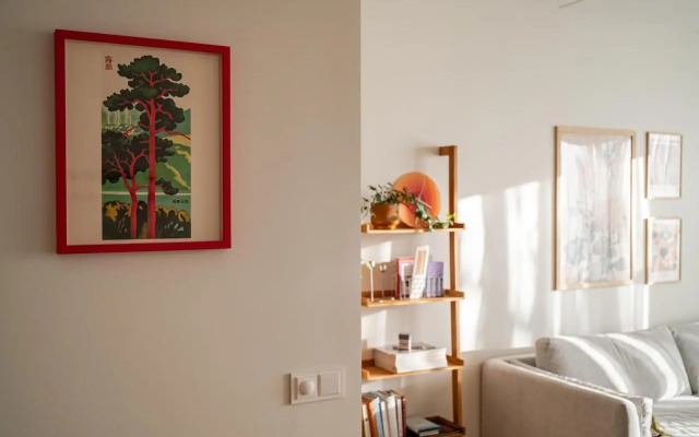 Freshly Renovated Apartment Next To Old Down