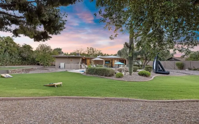 Stunning Vacation Dream Home W/backyard Paradise!