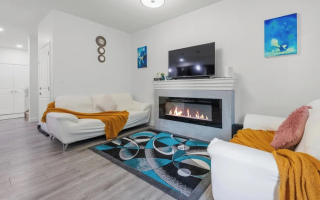 Modern 3BR Home Edmonton Near by Airport
