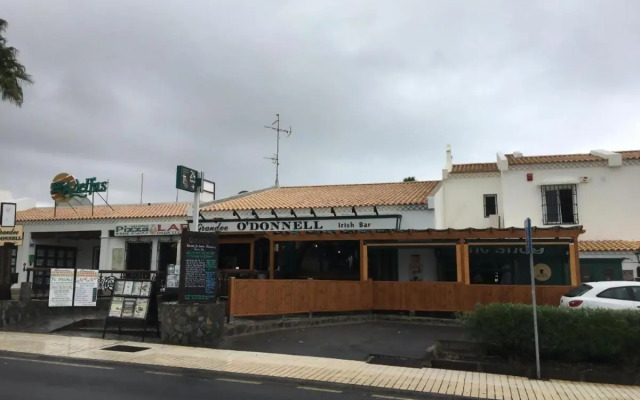 Refurbished 1 bedroom apartment with large pool