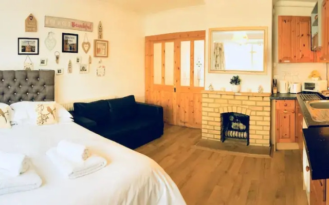 Cosy Inn Self-Contained Studio - Free Parking
