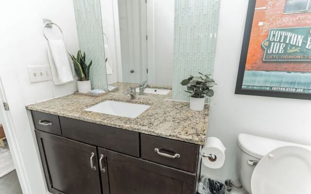 Modern Loft Near West End!