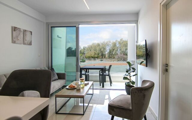 Phaedrus Living: Seaside Executive Flat Harbour 201