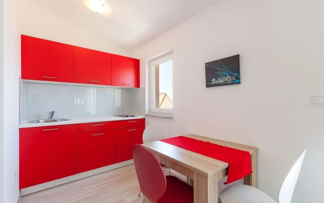 Ana - Free Parking - SA6