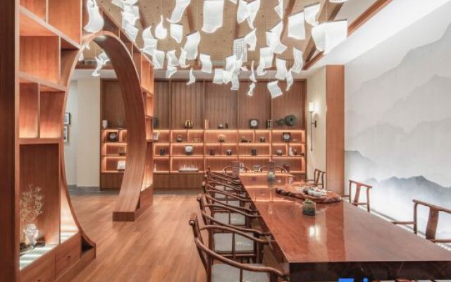 Howard Johnson The Bund Hotel Gasa