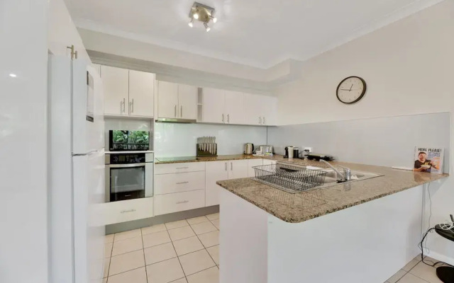Tranquil 3-bed Unit With Lush Garden Views