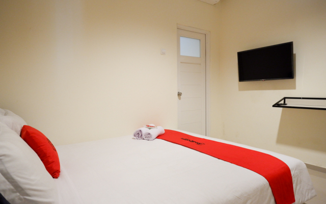 RedDoorz near Ambarrukmo Plaza Mall