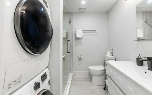 Cozy Houses in Downtown Toronto by GLOBALSTAY