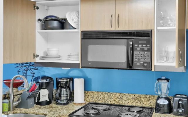 Relaxing Condo with Free Parking