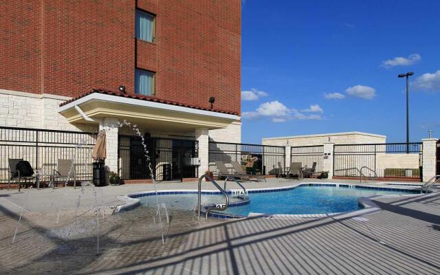 Hampton Inn & Suites Dallas/Lewisville-Vista Ridge Mall, TX