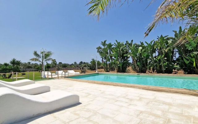 Villa With Swimming Pool Sleeps 8 Three Bedrooms