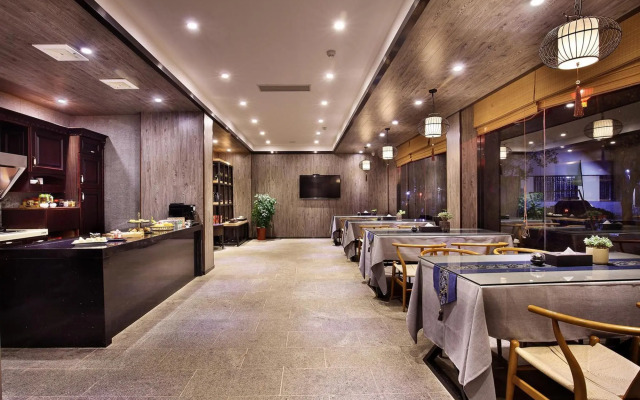 Peach Blossom Resort Hotel