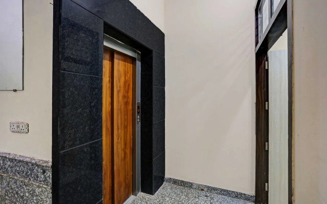 Collection O Shalimar Bagh Metro Station Formerly Devisa Residency