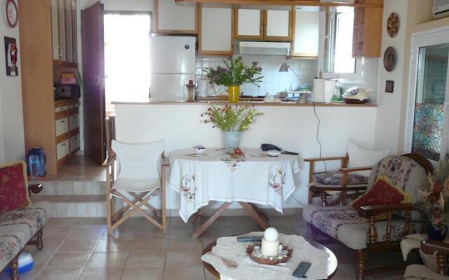 Aliki House