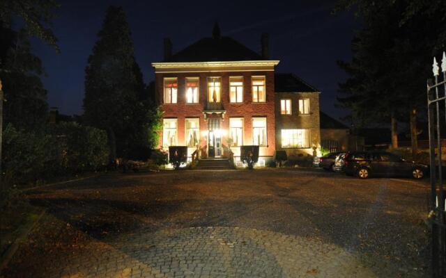 hotelImage