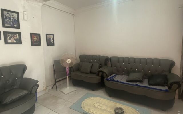 SPOT ON 93312 Homestay OrangeNearNagoya Hill Shopping Mall
