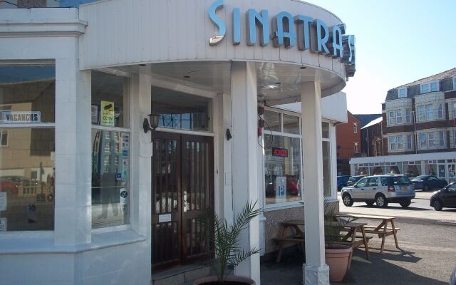 Sinatras Hotel
