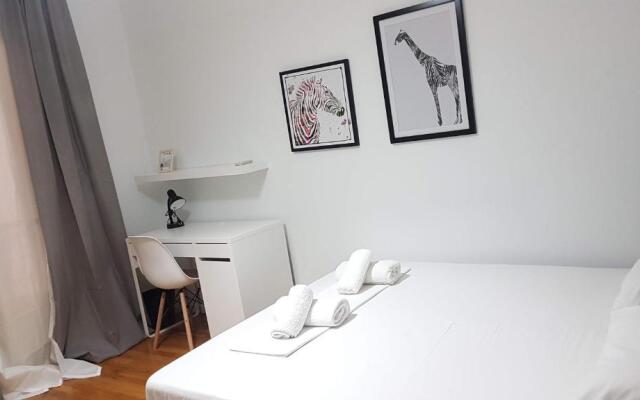 Olive Apartment- Athens Center, 4 BD, 1.5 BATH