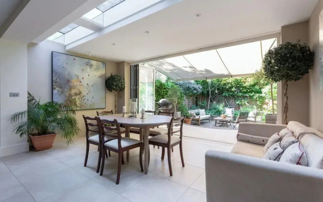 Somerset Square by Onefinestay