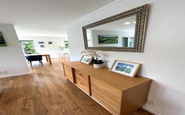 Private and sunny 3-bedroom home with parking