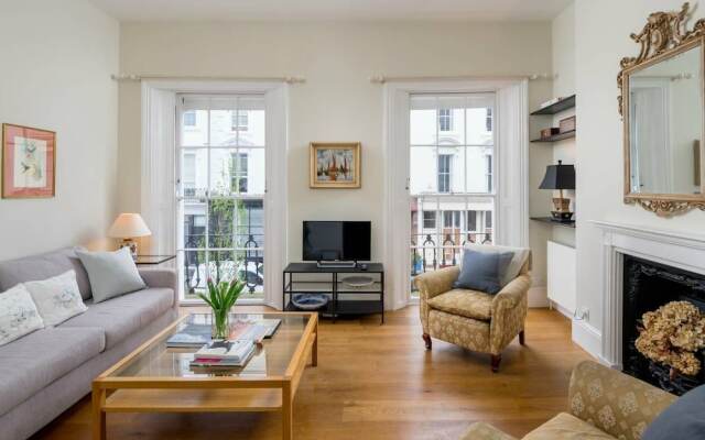 ALTIDO Bright Flat for 6, Near Victoria and Warwick sq