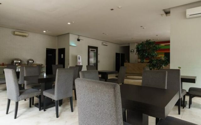 Reddoorz Plus @ Jalan Petojo Utara