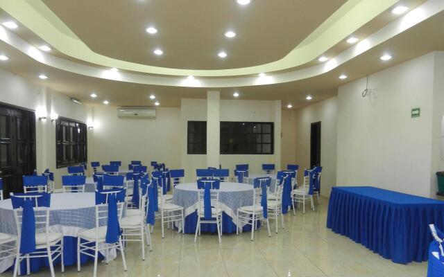 Hotel & Suites San José