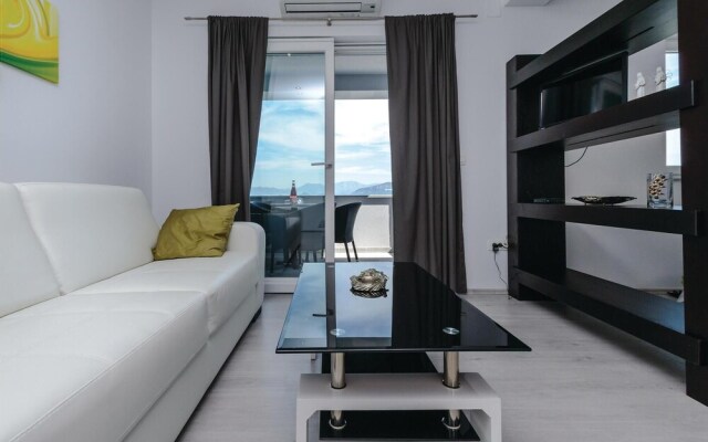 Nice Home in Sreser with Hot Tub, Sauna & WiFi