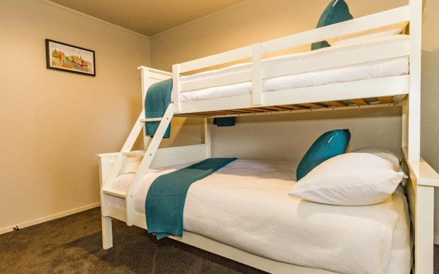 98 on Clyde Spa Retreat - Ohakune Holiday Home