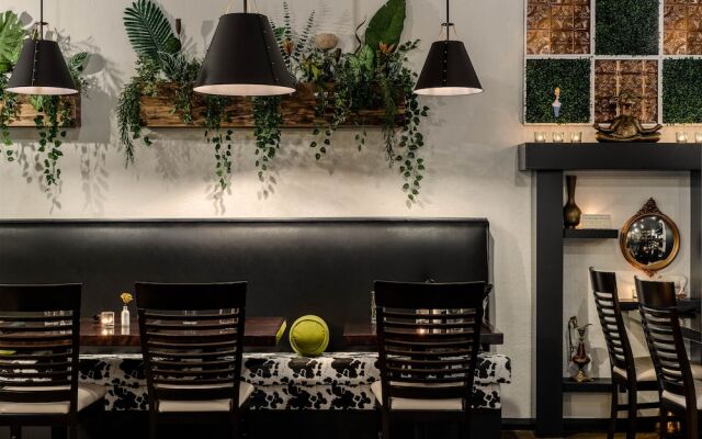 Twisted Lemon Restaurant & Boutique Inn