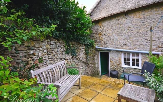Poppas Cottage, BURTON BRADSTOCK