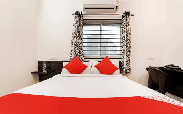 OYO 62329 Lucky Hotels