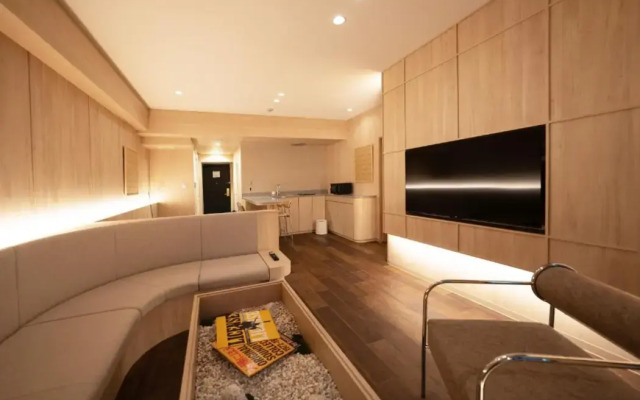 Uh Suite Namba Station