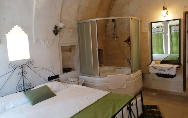 El Puente Cave Hotel