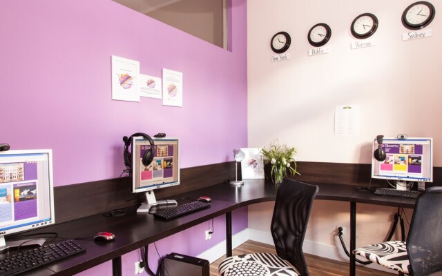 Blooms Boutique Hostel Inn & Apartments