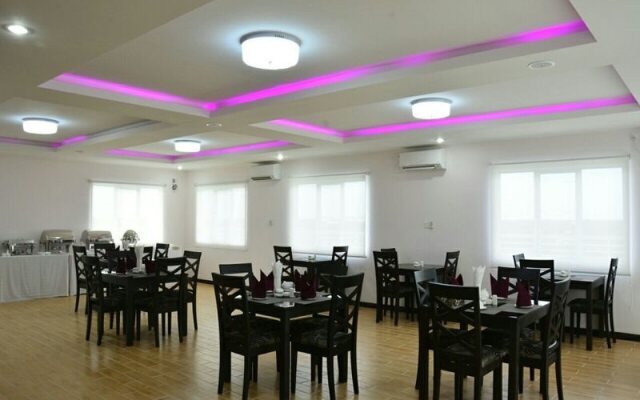 Platinum River View Hotel