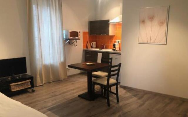 Studio renove dans le centre ville