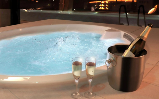 Hotel AQUA CITTA Naha