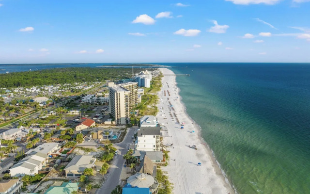 Pineapple Paradise! 6BR 7BA Beachfront House! Private Pool! Grill! Sleeps 16!