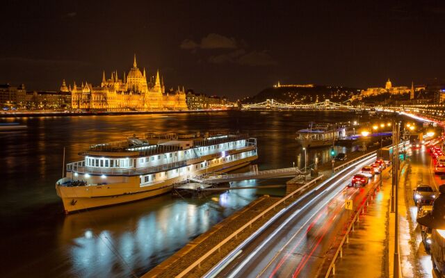 Grand Jules Boat Hotel Budapest