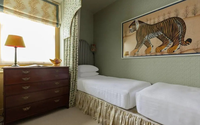 Porchester Square VI by Onefinestay
