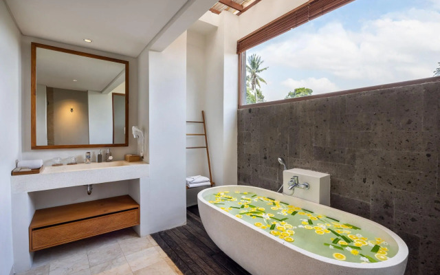 Dinara Ubud