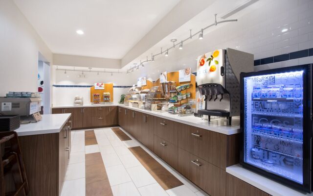 Holiday Inn Express Hotel & Suites Ft. Collins by IHG