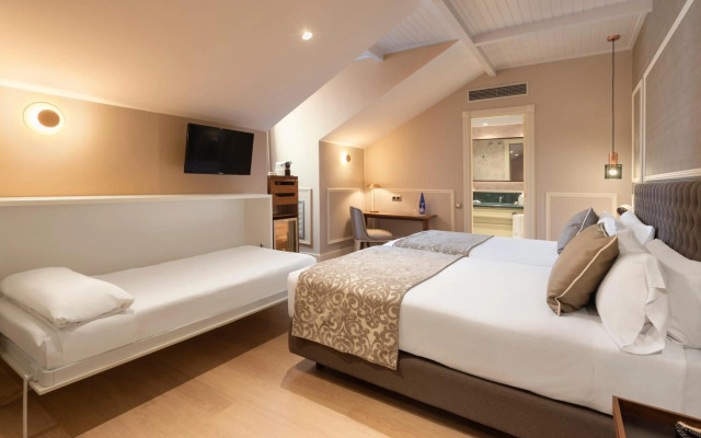 Catalonia Las Cortes Hotel