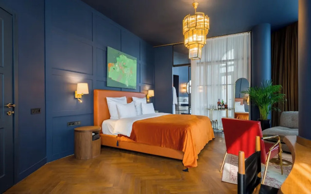 Zorba & Bond Boutique Hotel