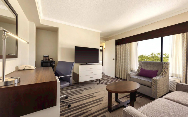 DoubleTree by Hilton Milwaukee - Brookfield