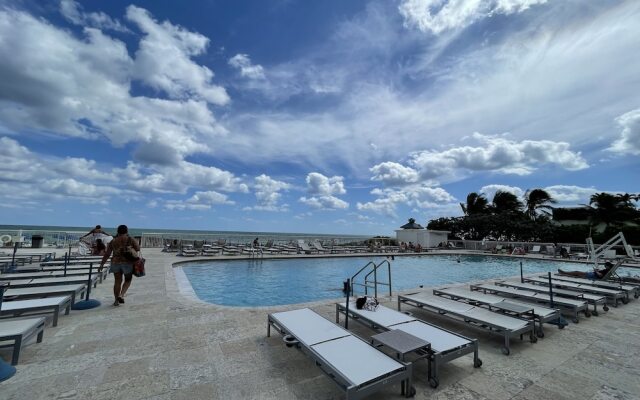 Areia Azul Aparts Miami